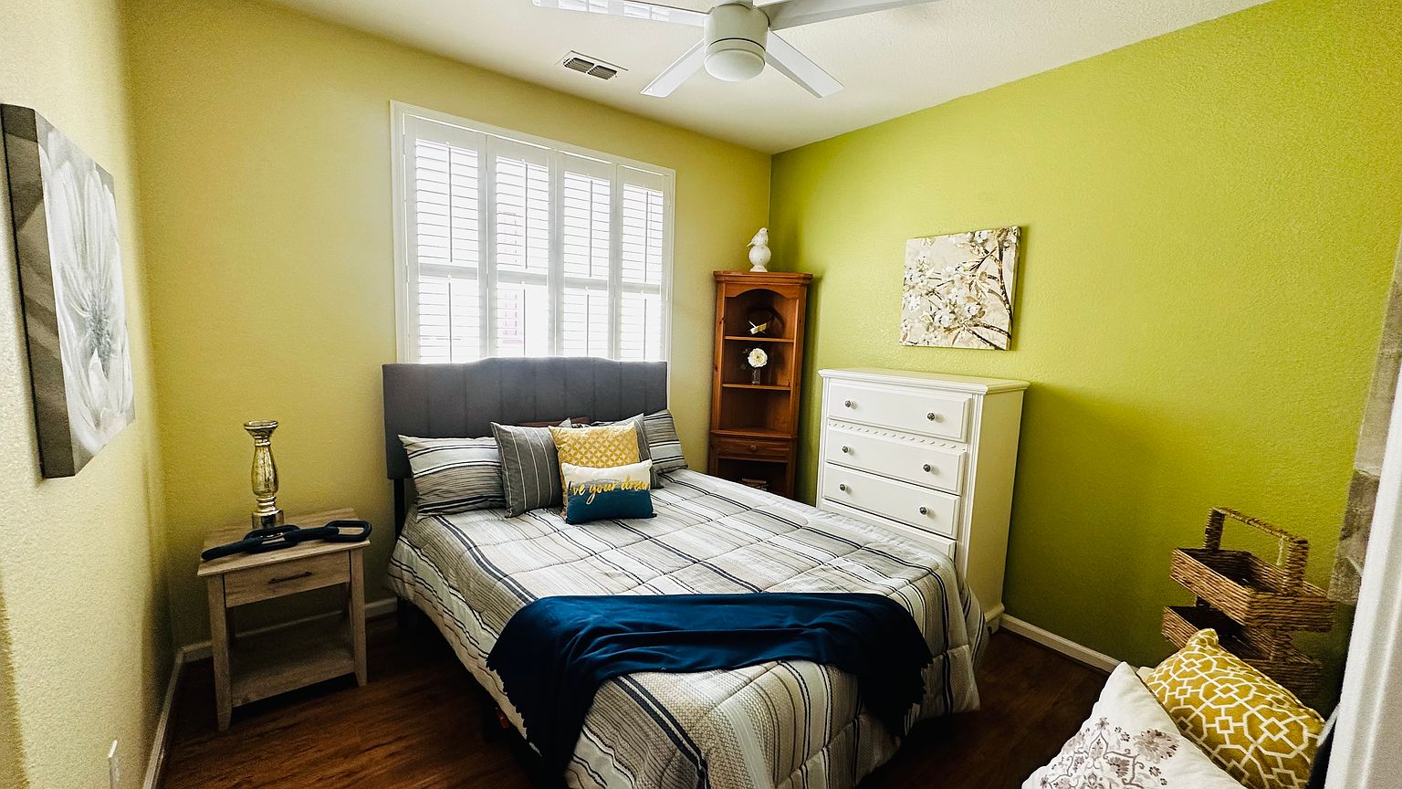 146 Thomas Ave photo 3