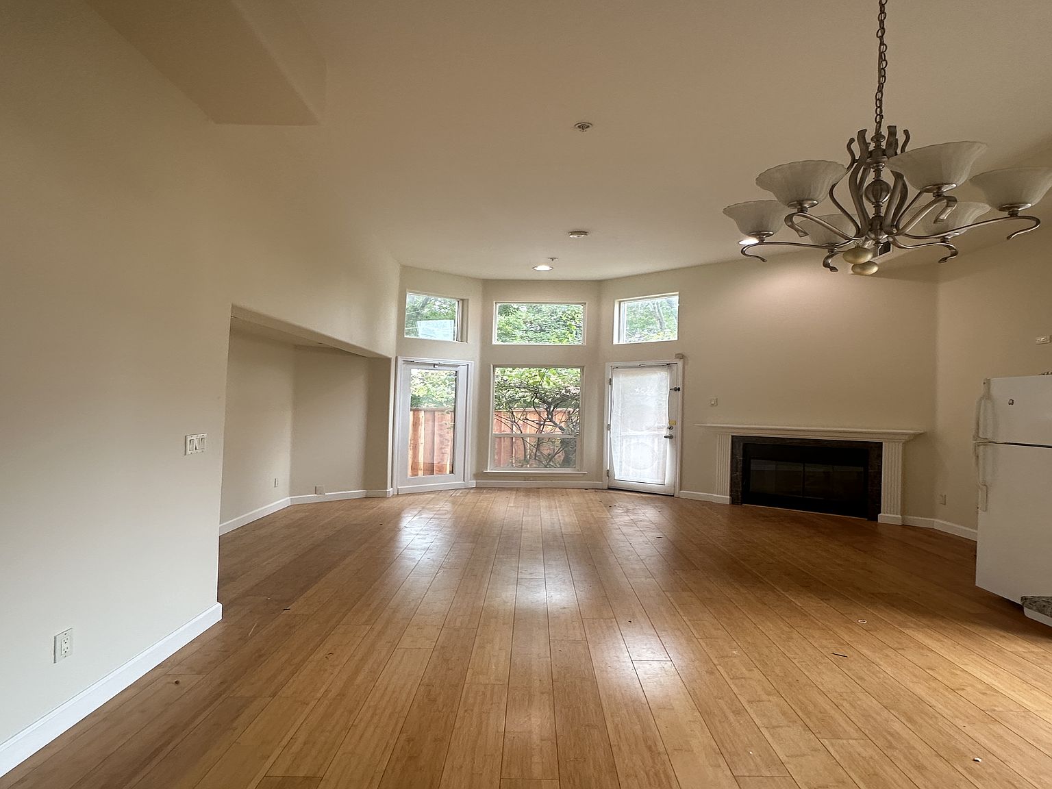 829 Donohoe St photo 2