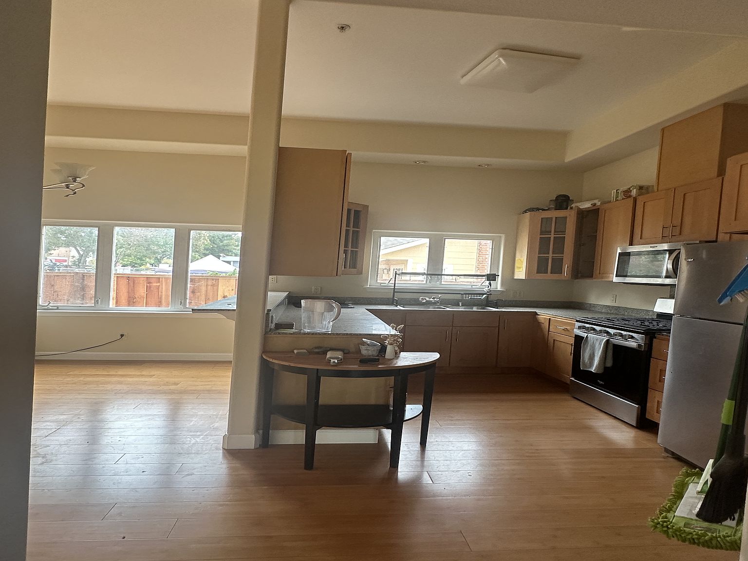 829 Donohoe St photo 4