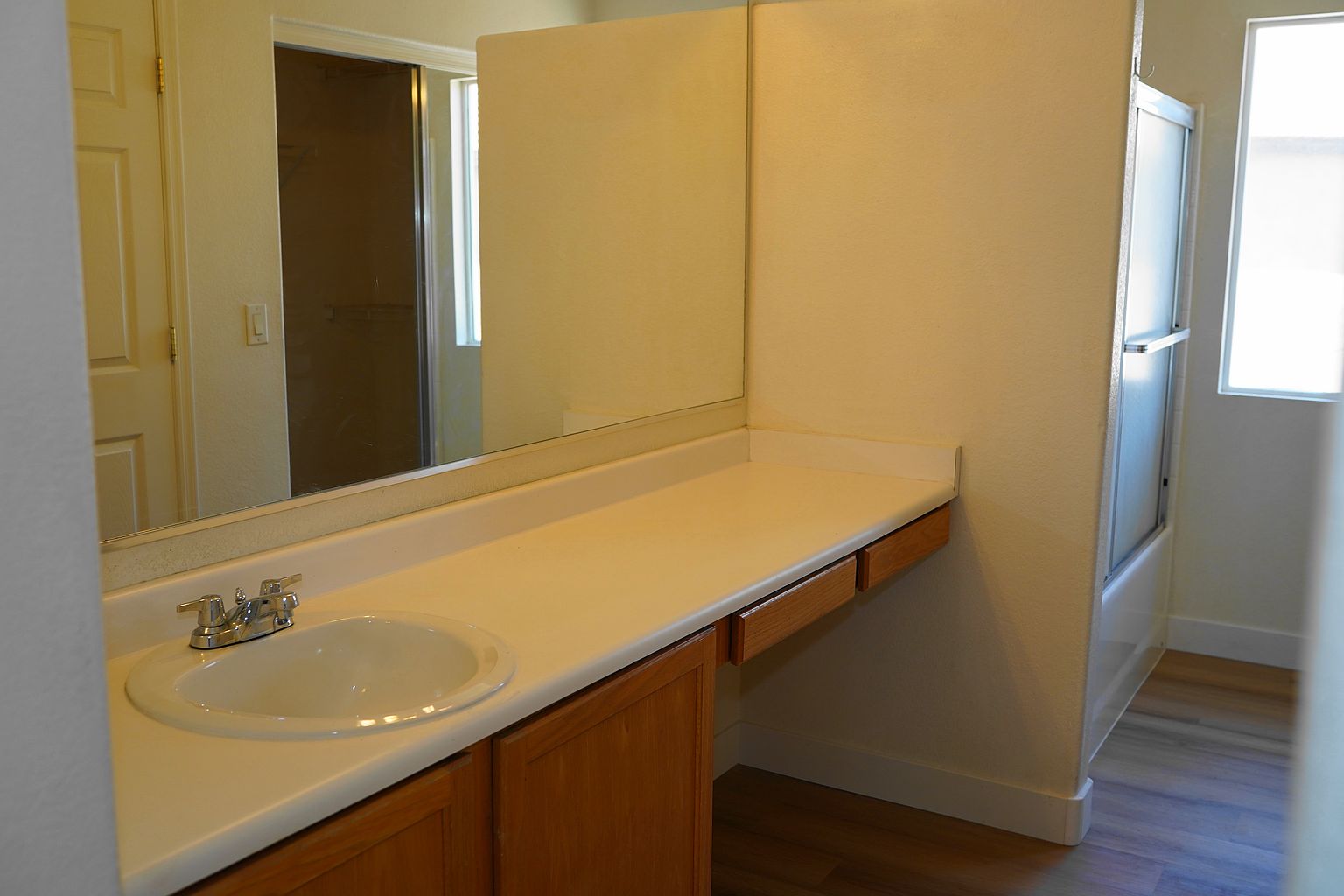 1442 E Mobile Ln photo 3