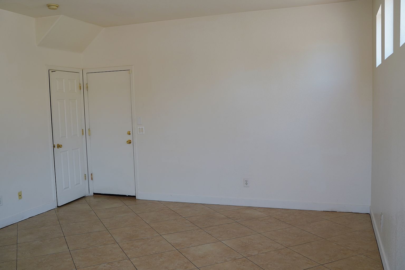 1442 E Mobile Ln photo 4