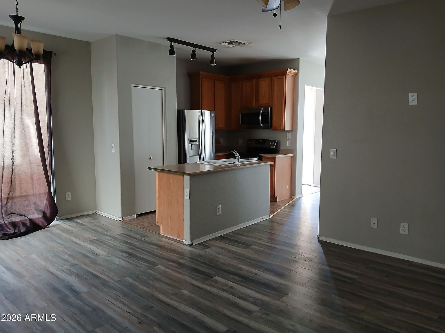 1410 E Mobile Ln Phoenix, AZ 85040 photo 4