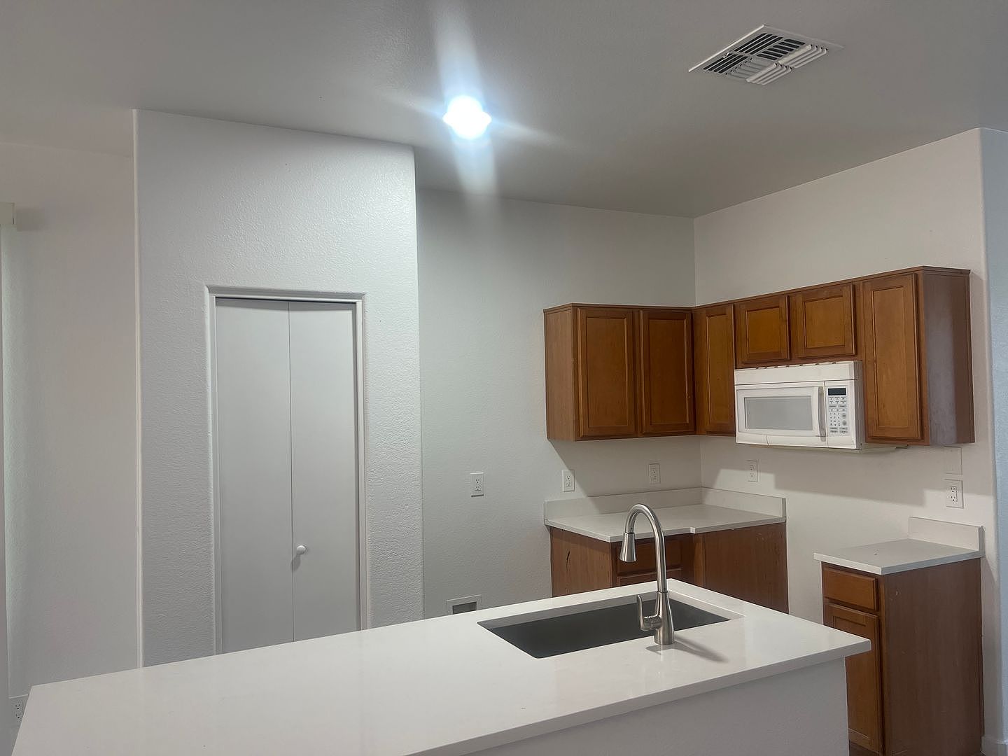 1426 E Romley Rd Phoenix, AZ 85040 photo 2