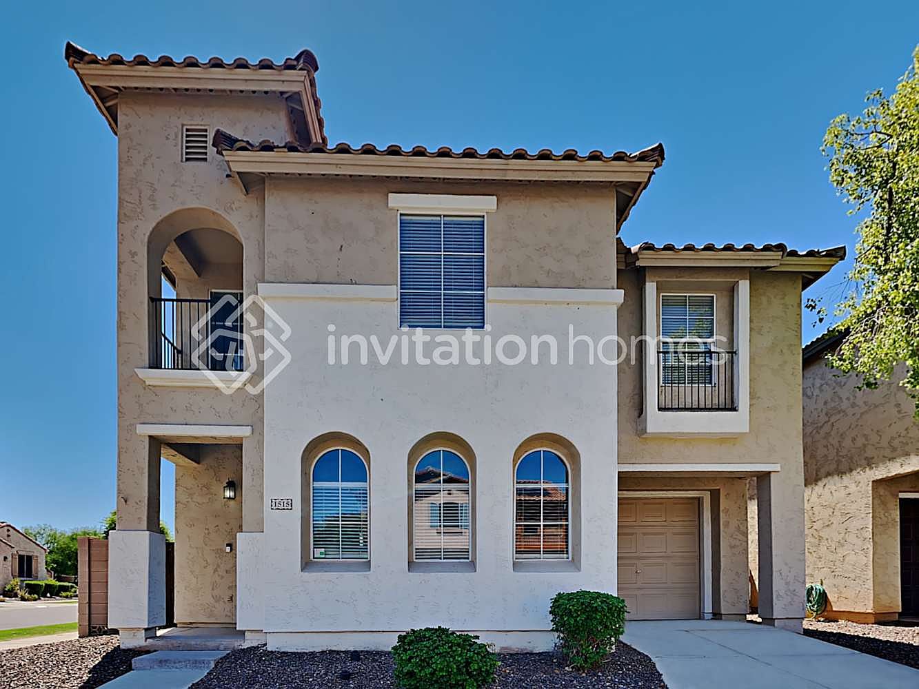 1515 E Sheraton Ln Phoenix, AZ 85040 photo 2