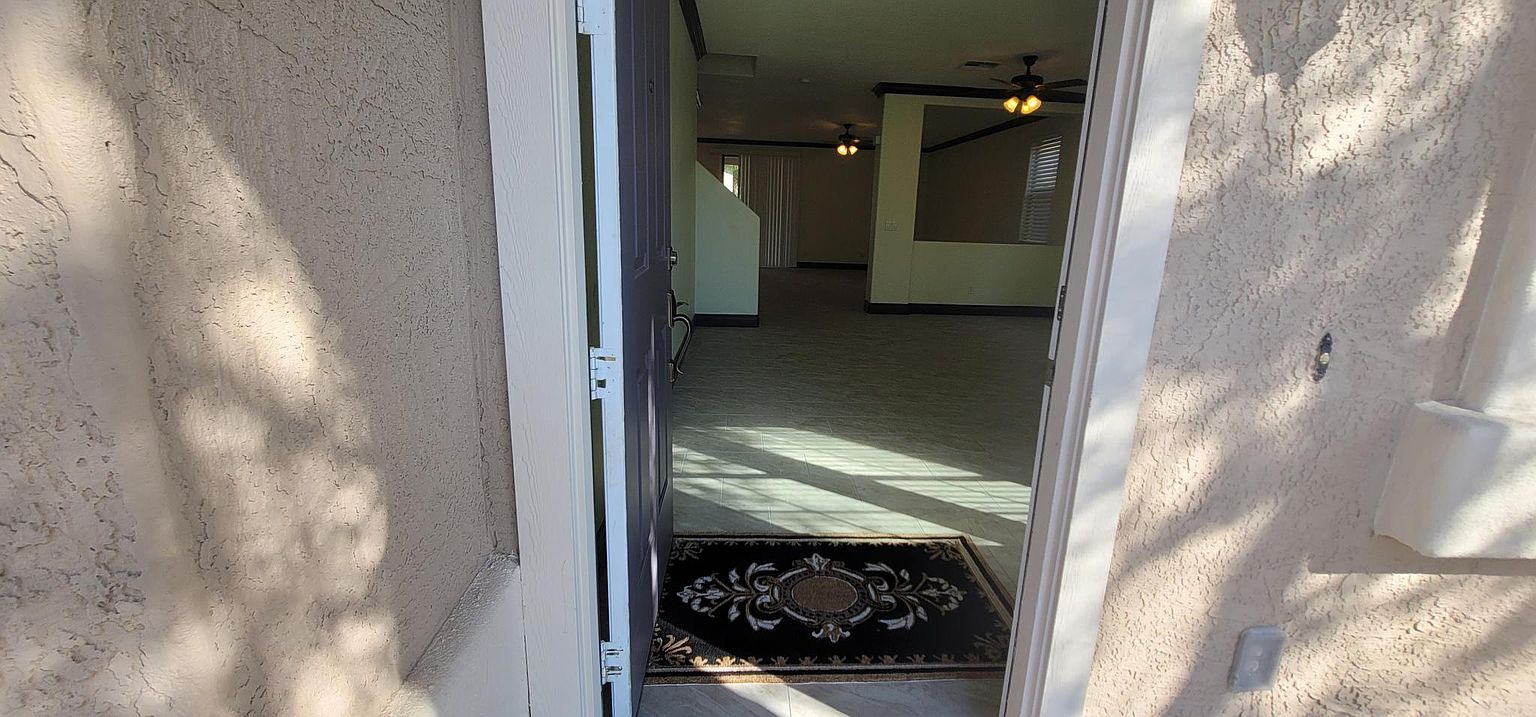 1850 E Patrick Ln photo 3