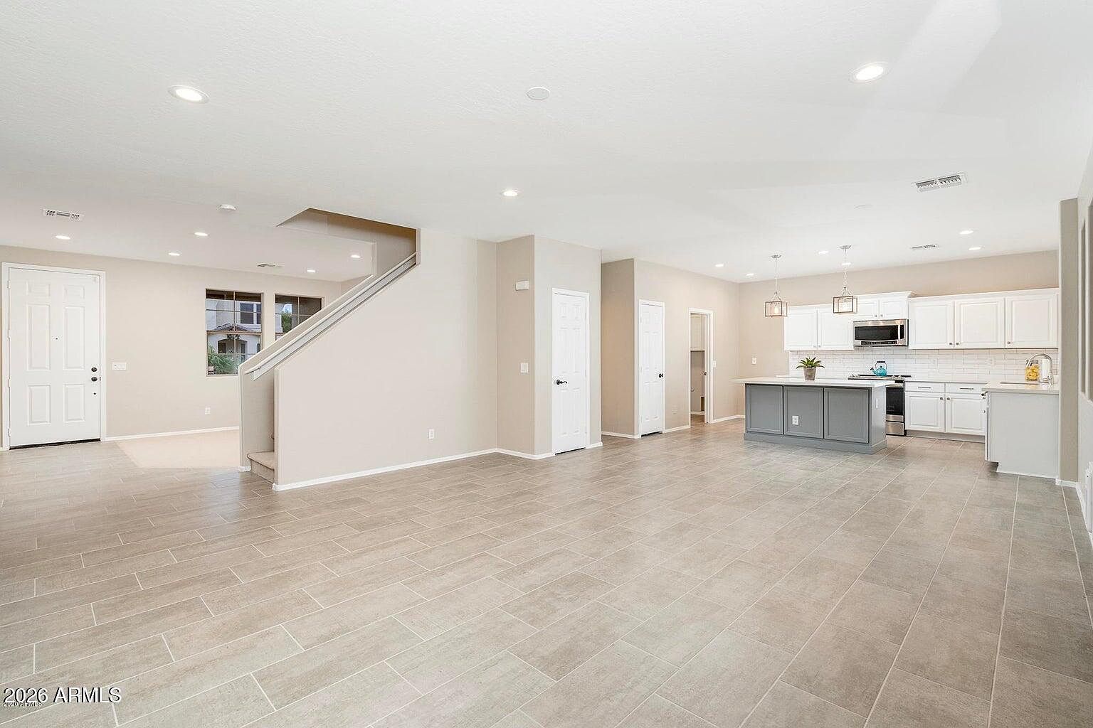 1910 E Patrick Ln photo 3