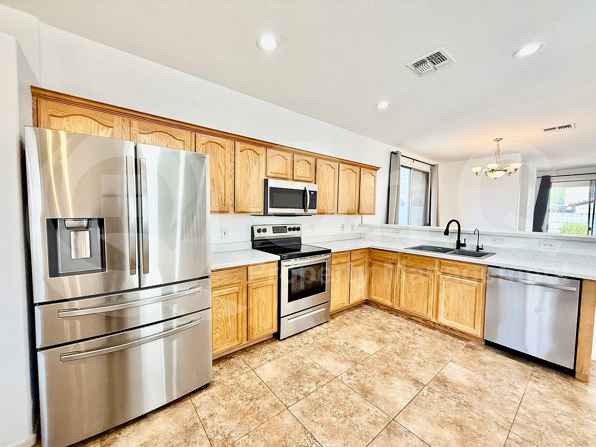 3748 E Sundance Ave photo 4
