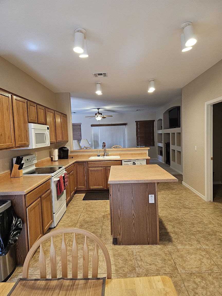 3048 E Hazeltine Way photo 3