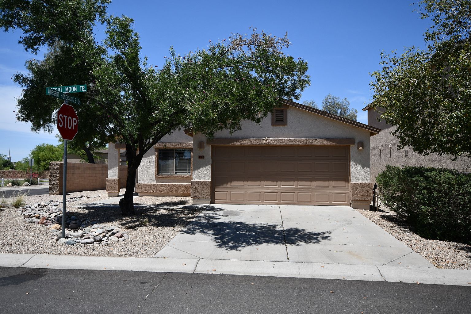 1702 East Desert Moon Trail photo 2