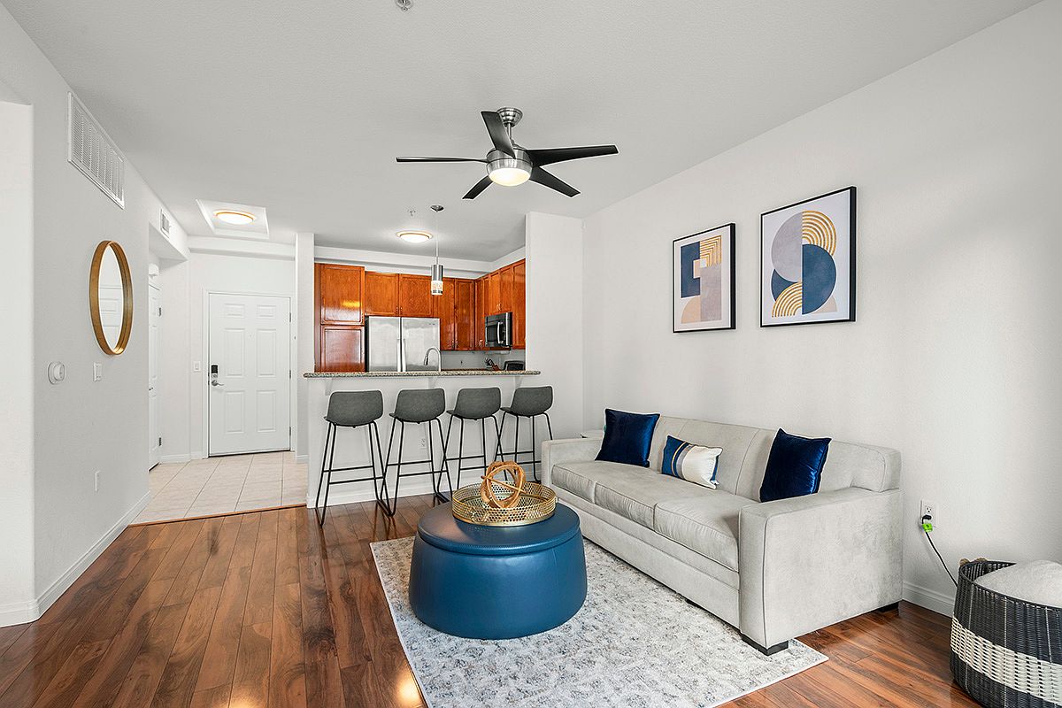 330 J St photo 2