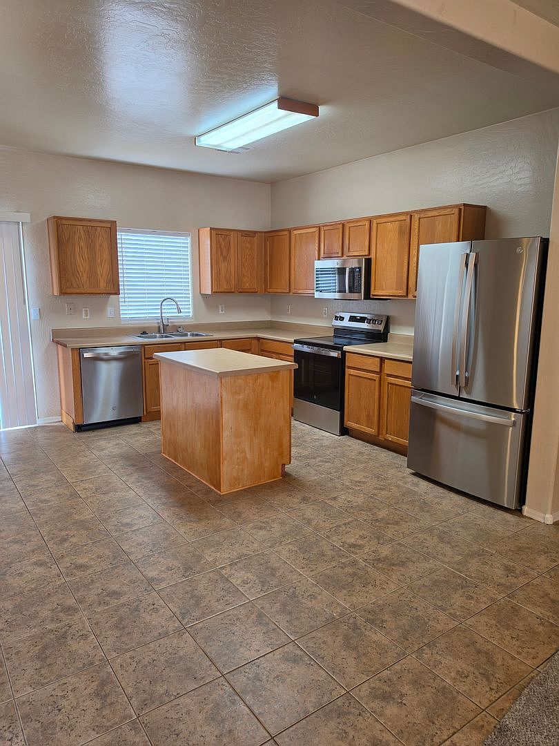 2009 E Lipizzan Dr San Tan Valley, AZ 85140 photo 4