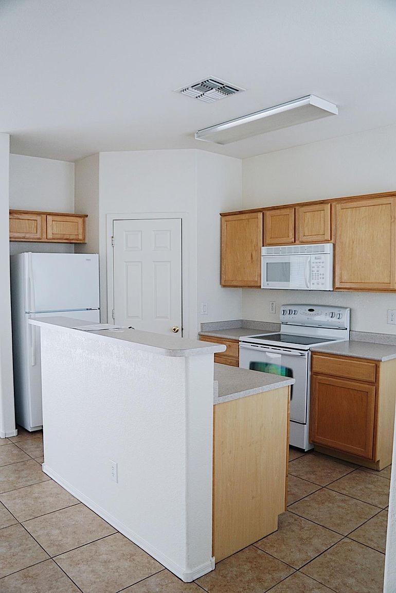 1121 E Altadonna St photo 2