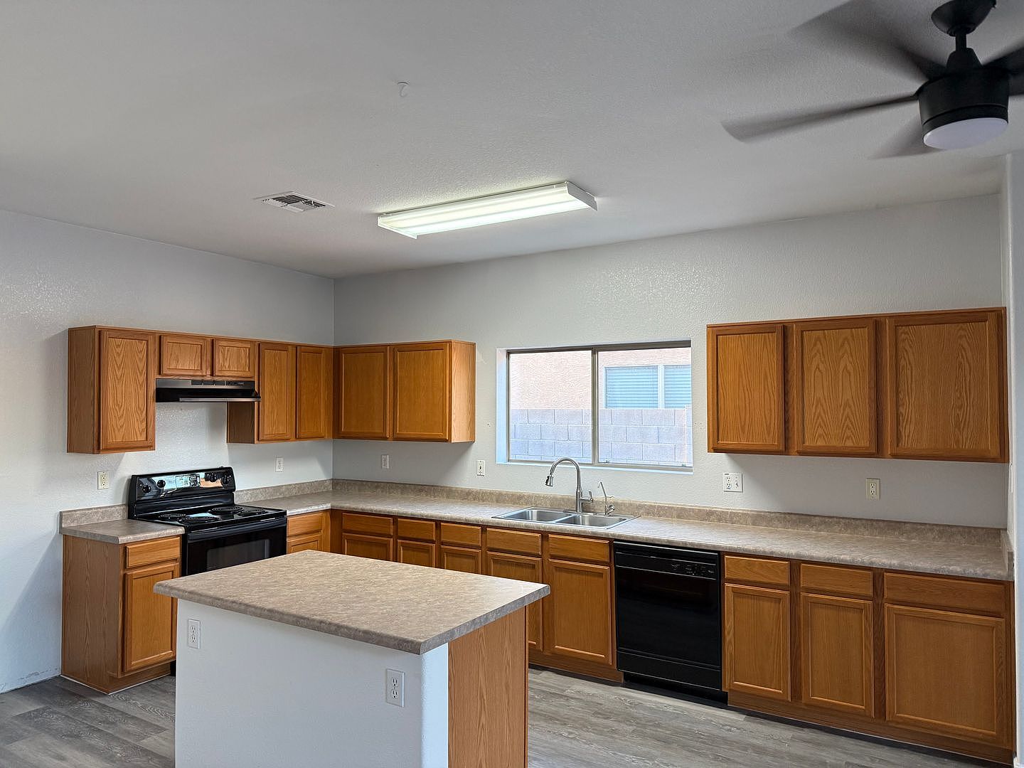 33190 N Cherry Creek Rd photo 4