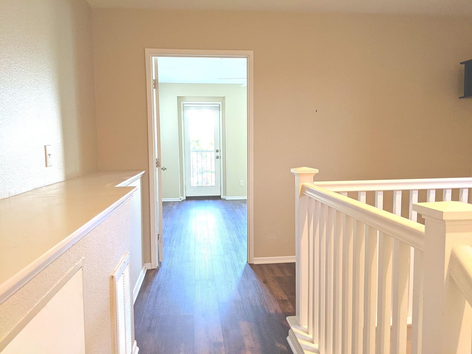 1152 Goddard St photo 4