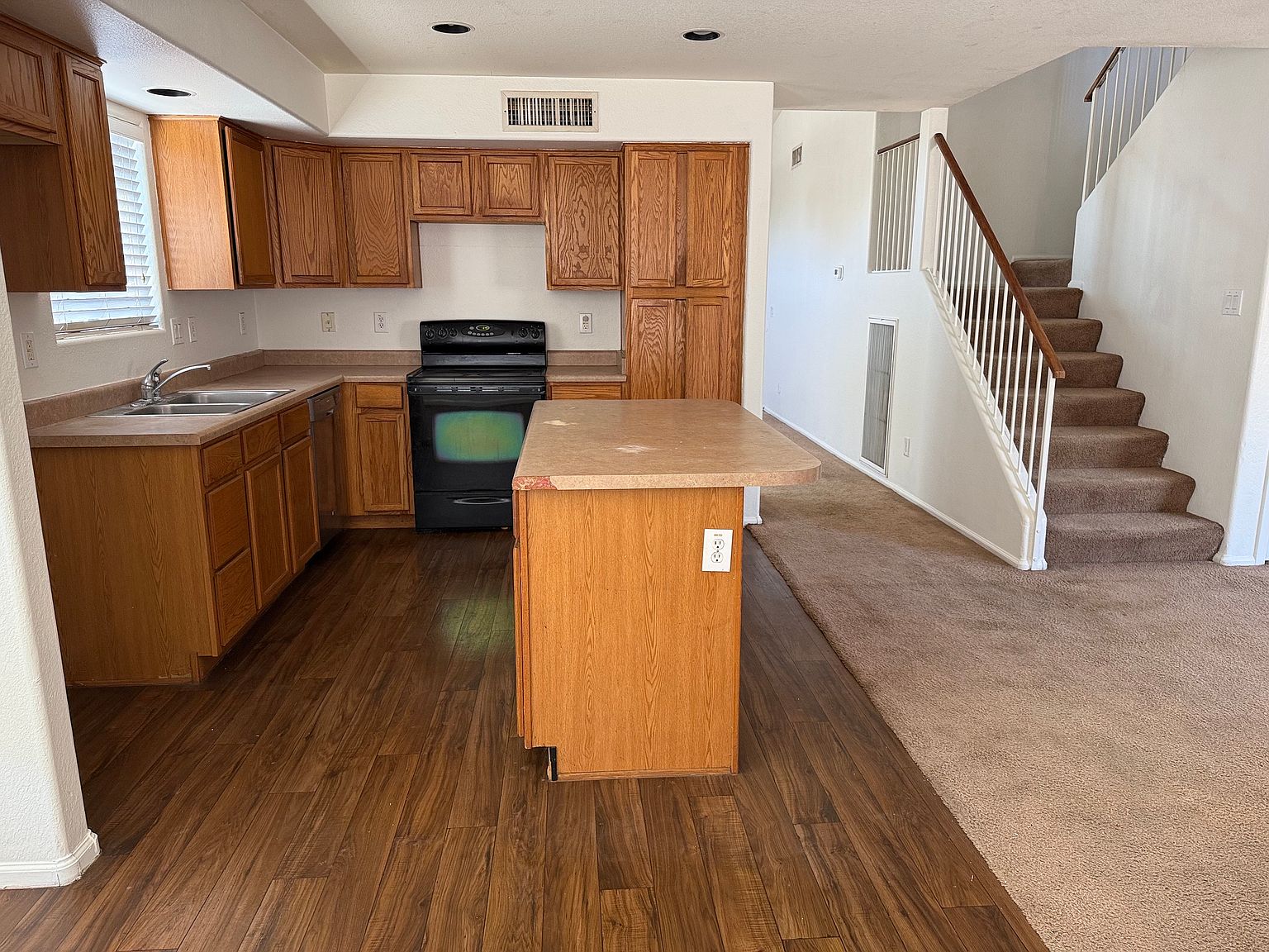 12402 W San Juan Ave photo 4
