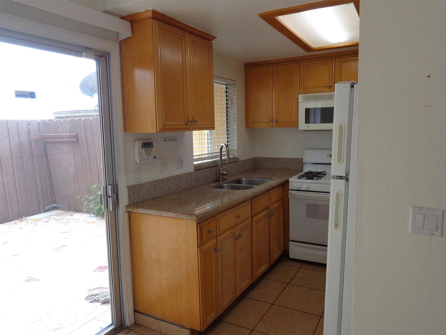 2348 Smythe Ave photo 5