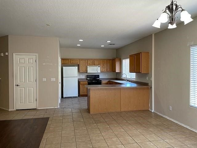 8850 W Hilton Ave photo 2