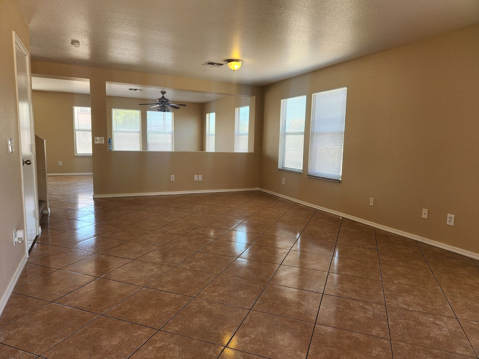 5931 W Albeniz Pl photo 3