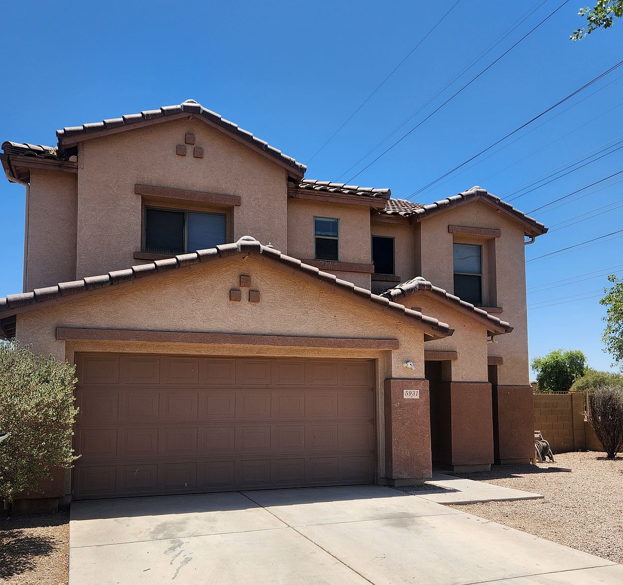 5931 W Albeniz Pl photo 2