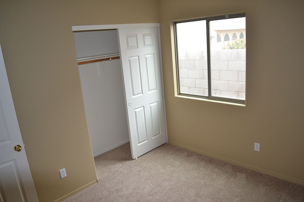 7408 S 37th Gln photo 4