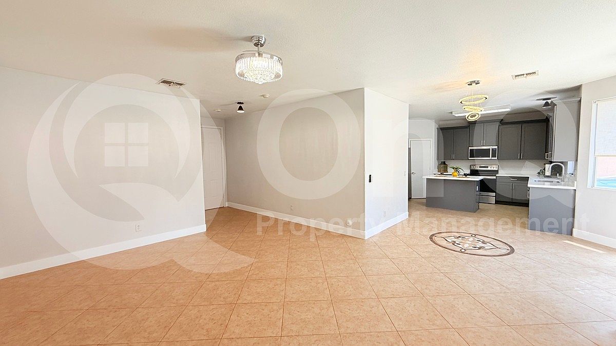 1103 E Grove St Phoenix, AZ 85040 photo 4