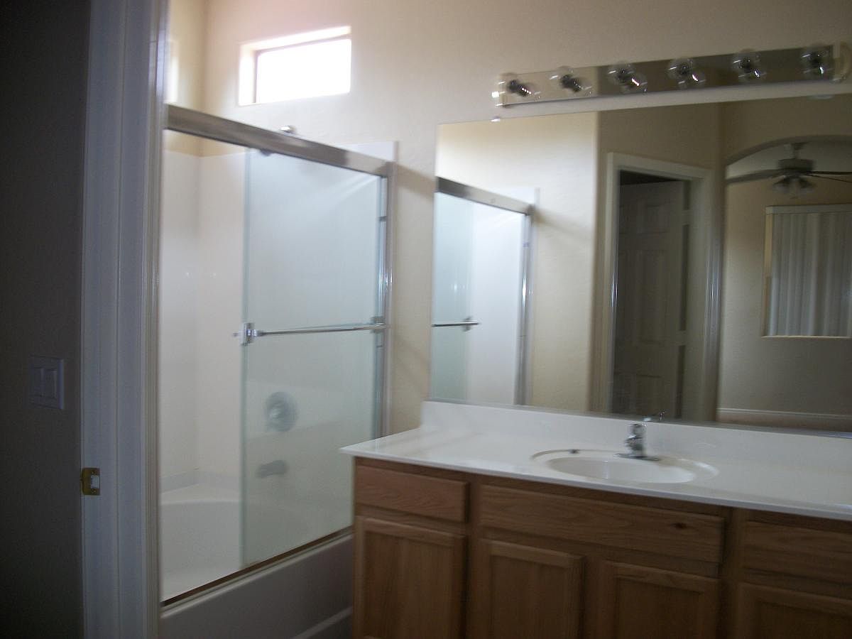 16913 W Nottingham Way photo 4
