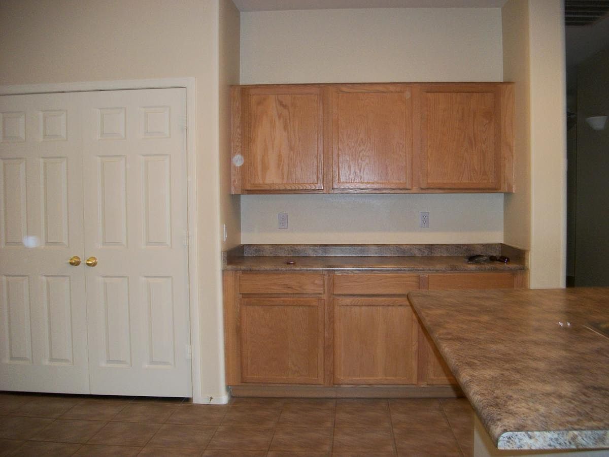 16913 W Nottingham Way photo 3