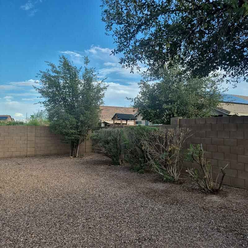 16953 W Bristol Ln photo 4