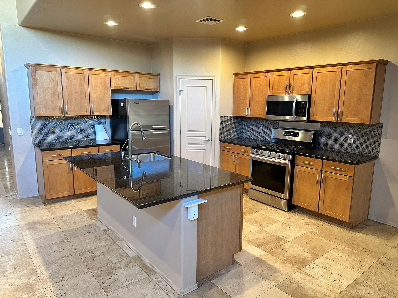 1026 W Euclid Ave Phoenix, AZ 85041 photo 3