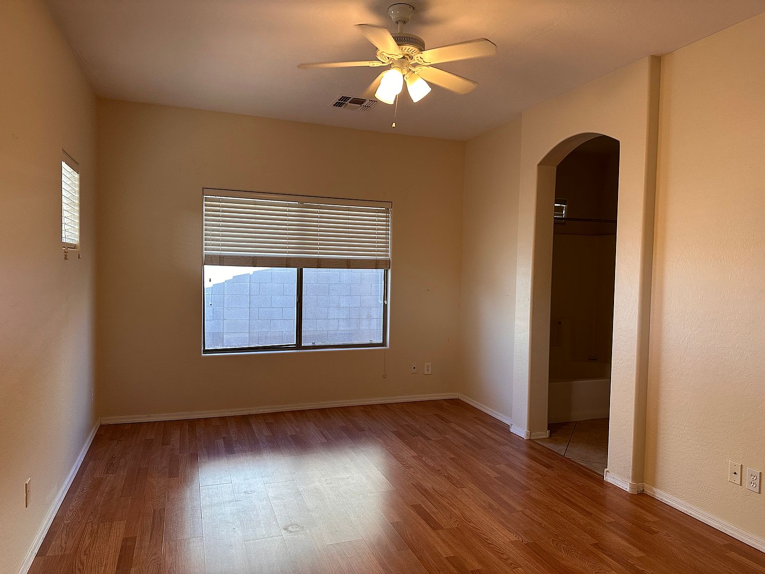 2073 N Arbor Ln photo 4