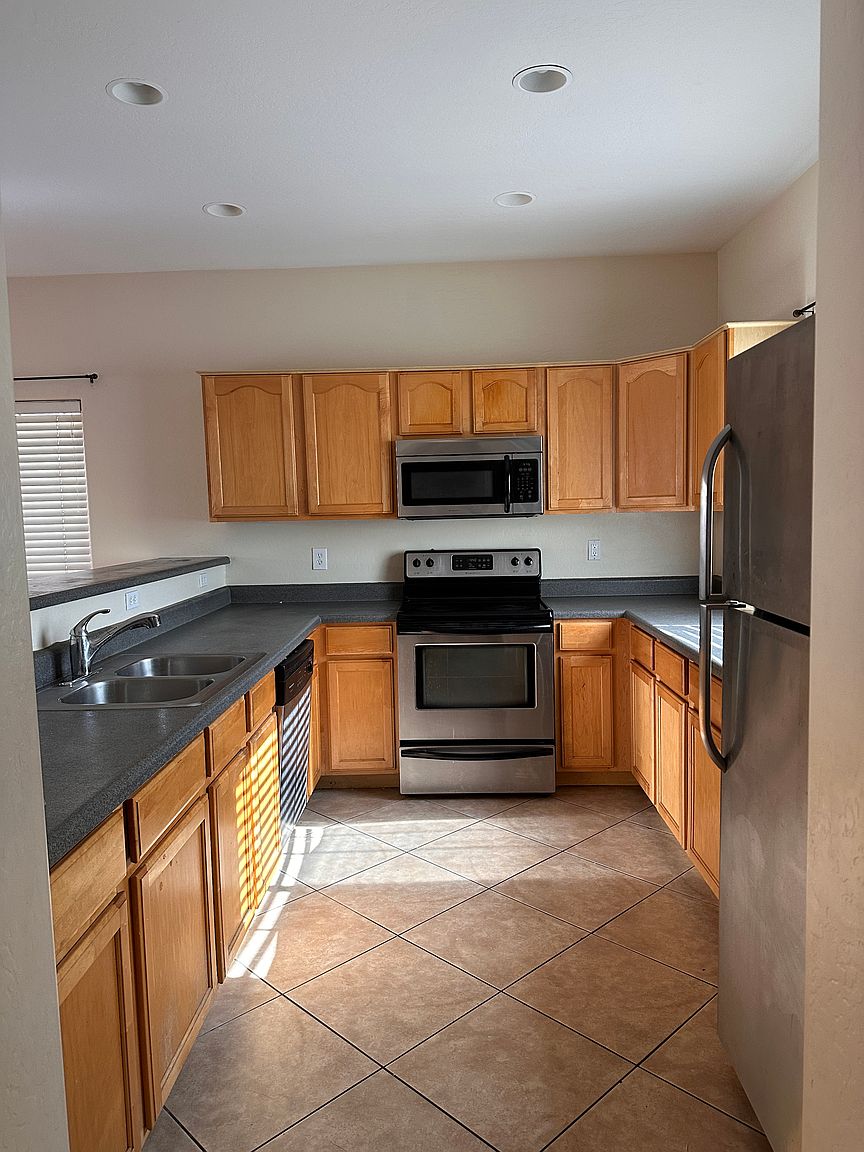 2073 N Arbor Ln photo 3