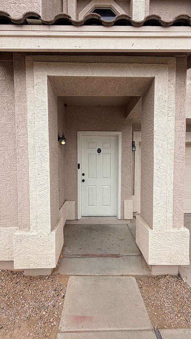 571 E Reflection Pl Chandler, AZ 85286 photo 2