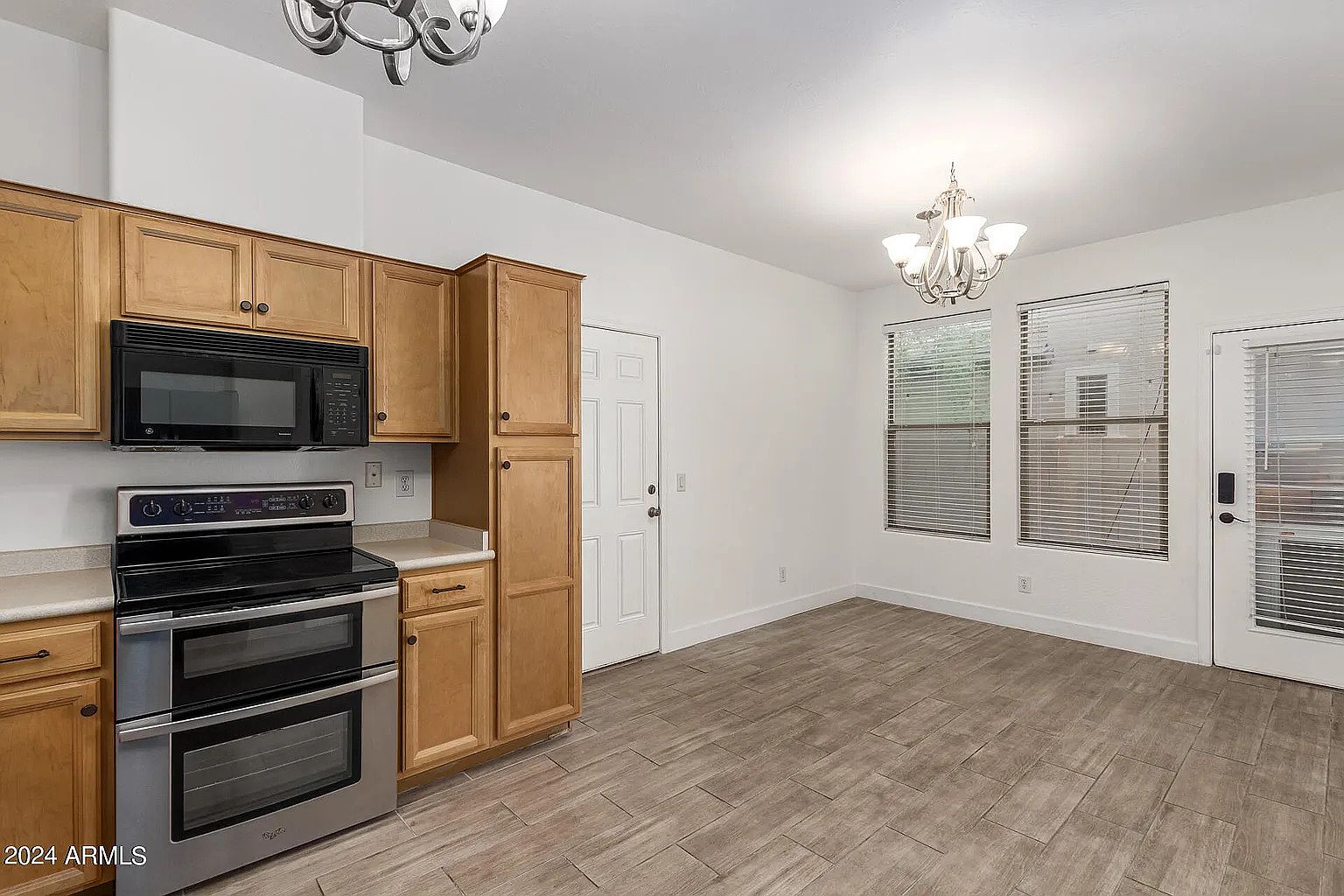 1935 E Oxford Ln photo 3