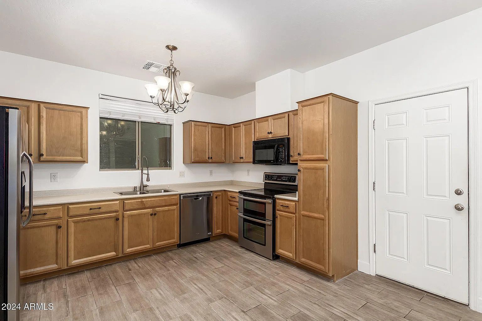 1935 E Oxford Ln photo 5