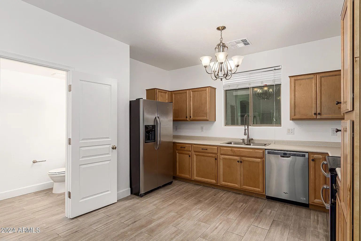 1935 E Oxford Ln photo 2