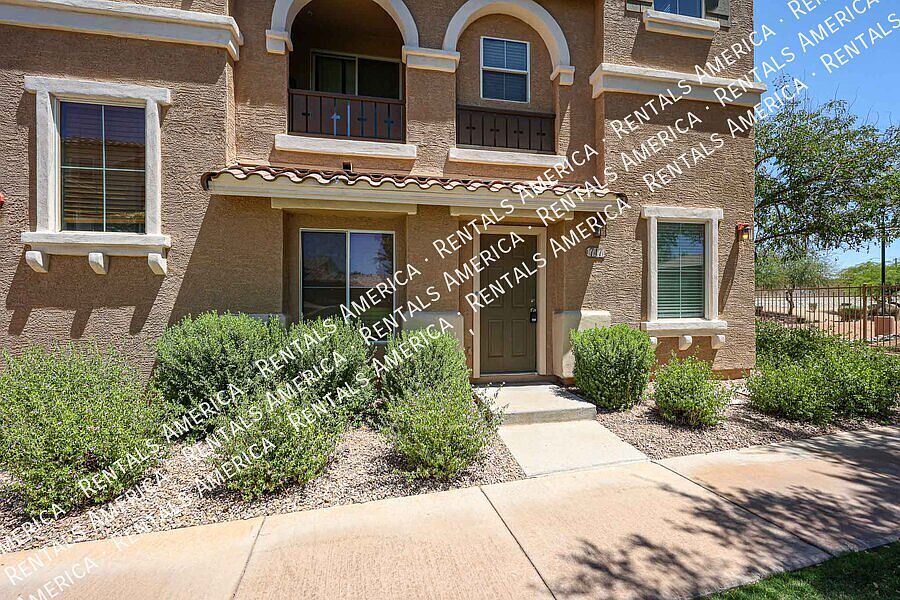 747 N Port Dr Gilbert, AZ 85233 photo 2