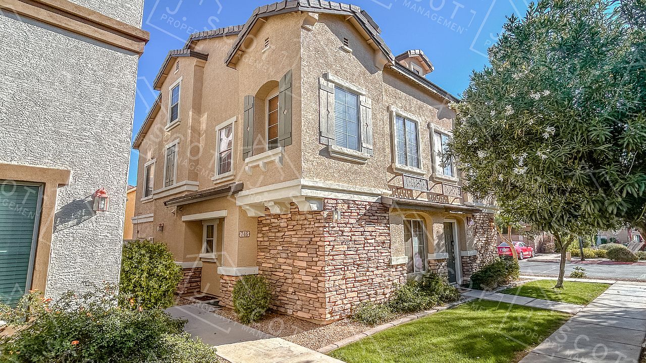 746 N Laguna Dr Gilbert, AZ 85233 photo 3