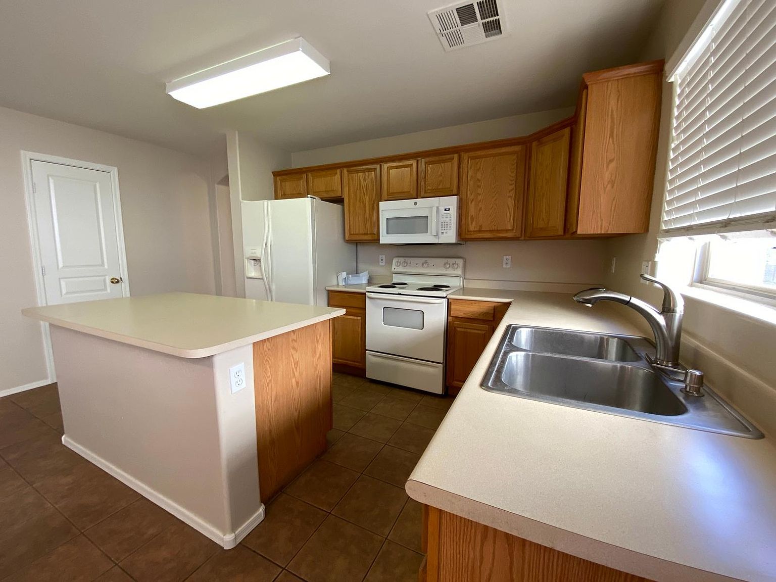 3905 E Cloudburst Dr photo 4