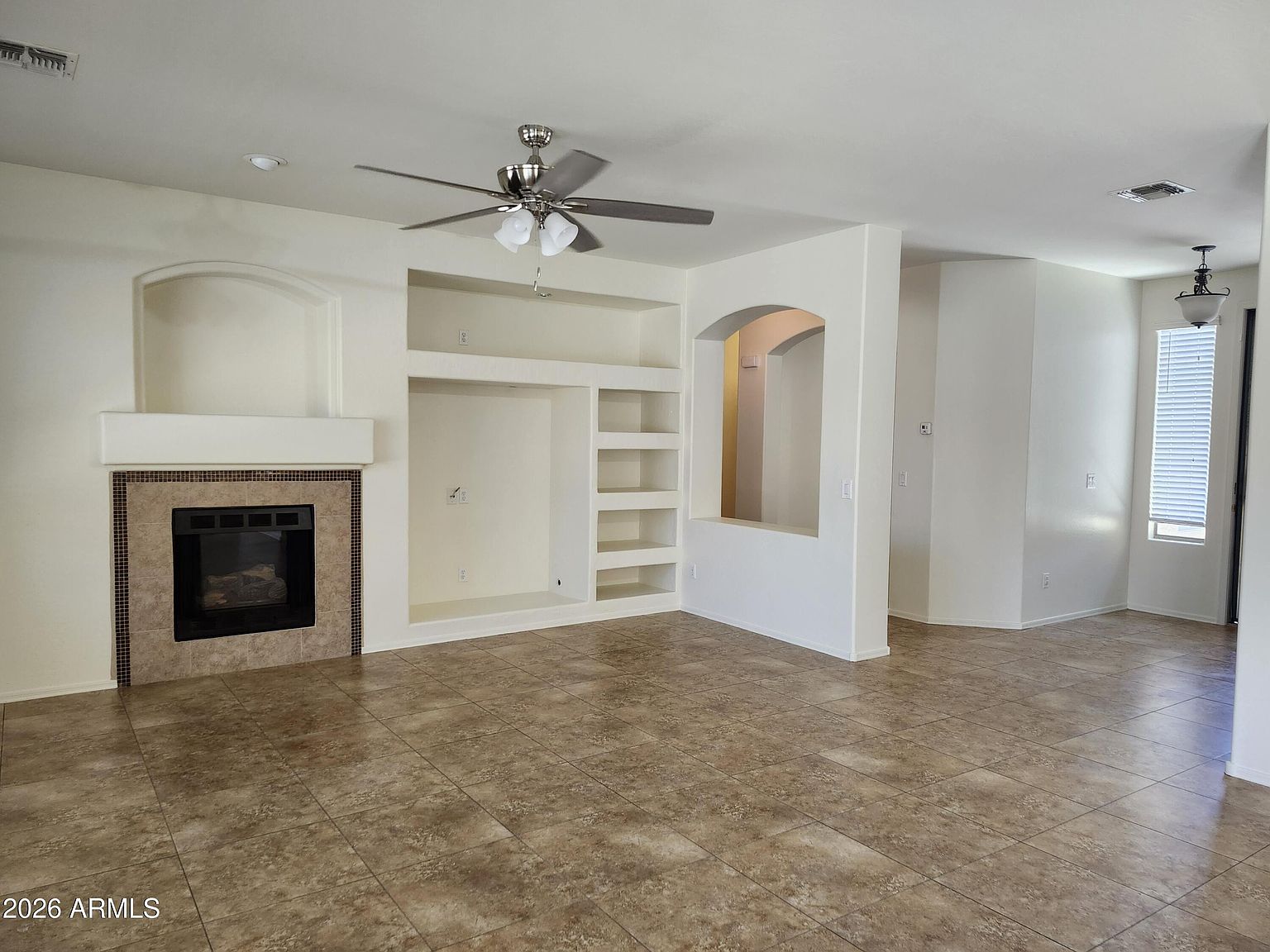 17938 W Port Royale Ln Surprise, AZ 85388 photo 2