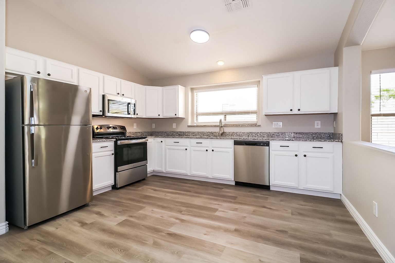 12424 W San Miguel Ave photo 3