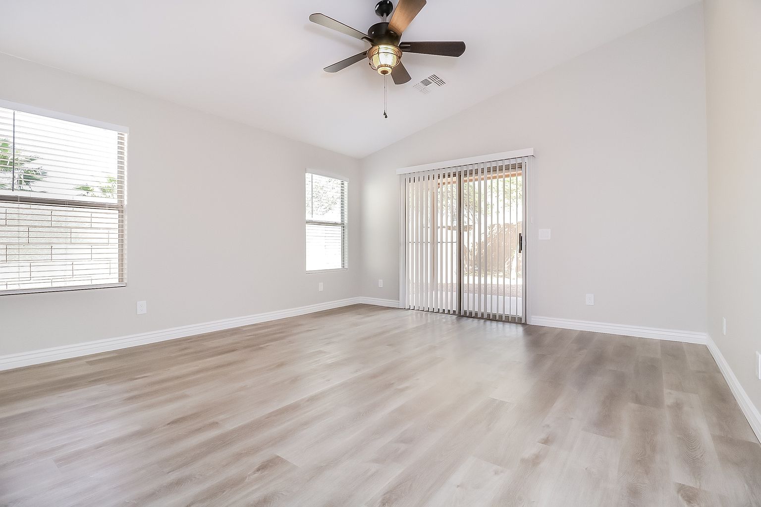 12424 W San Miguel Ave photo 4
