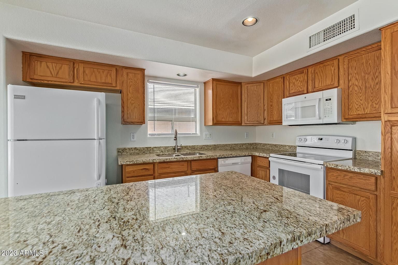 12406 W Vermont Ave photo 3