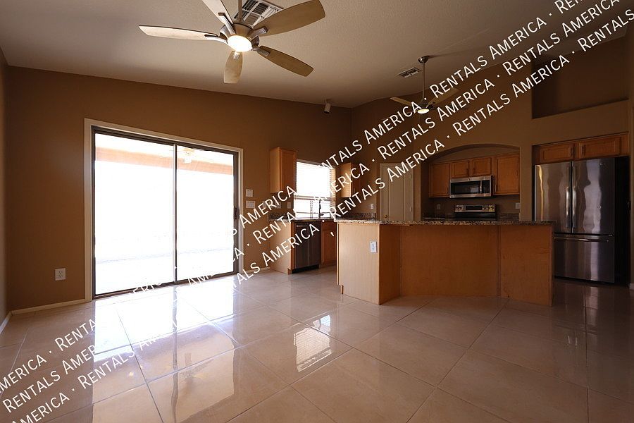 42604 W Oakland Dr photo 4