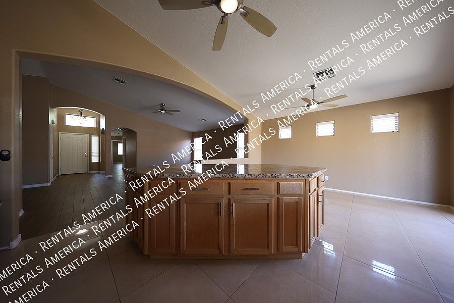 42604 W Oakland Dr photo 3
