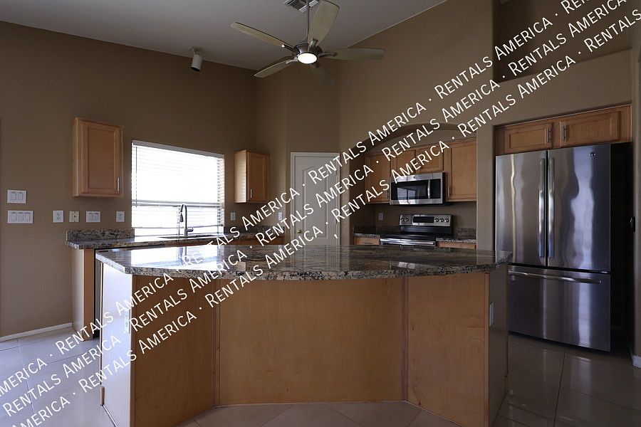 42604 W Oakland Dr photo 5
