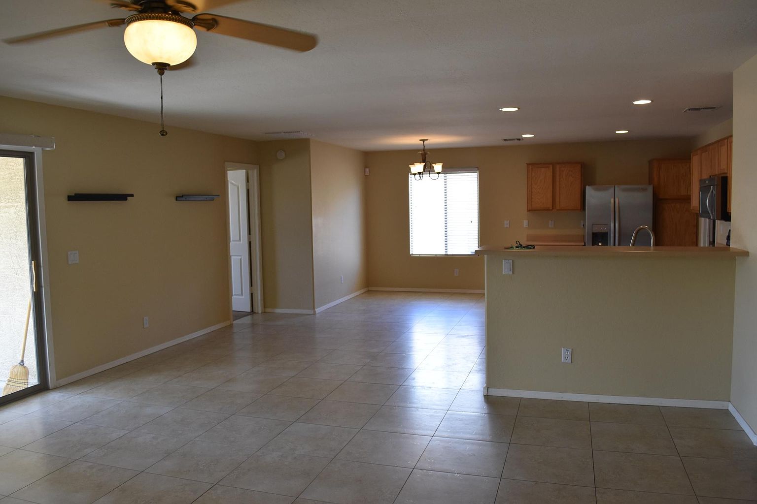 42426 W Desert Fairways Dr photo 3