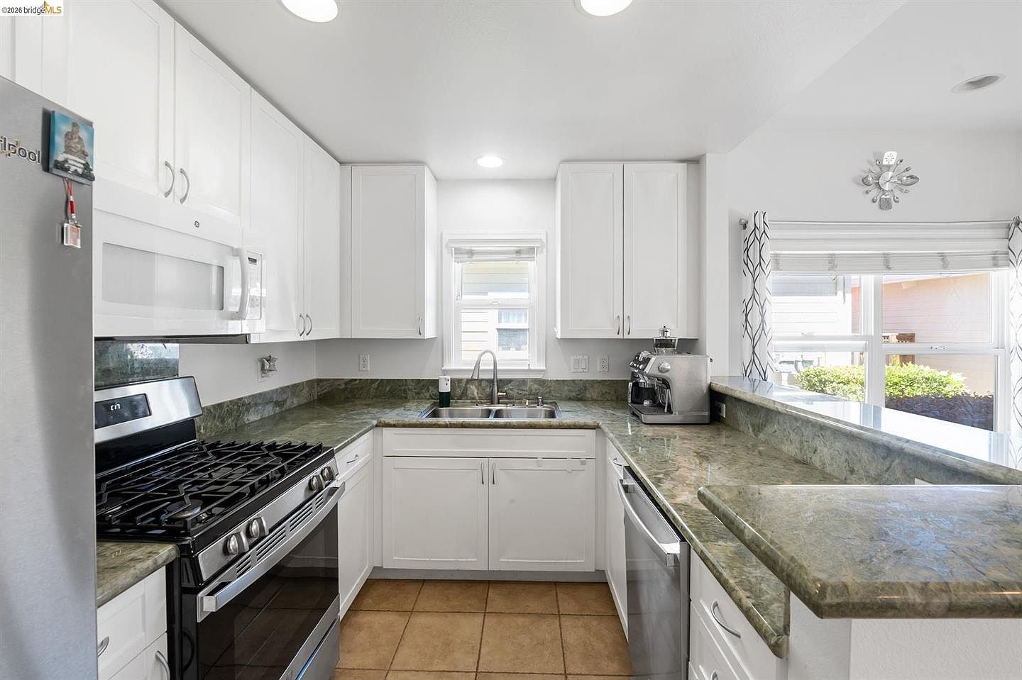 2BR/2BA Townhouse on Cottage Ct · Mountain View photo 4