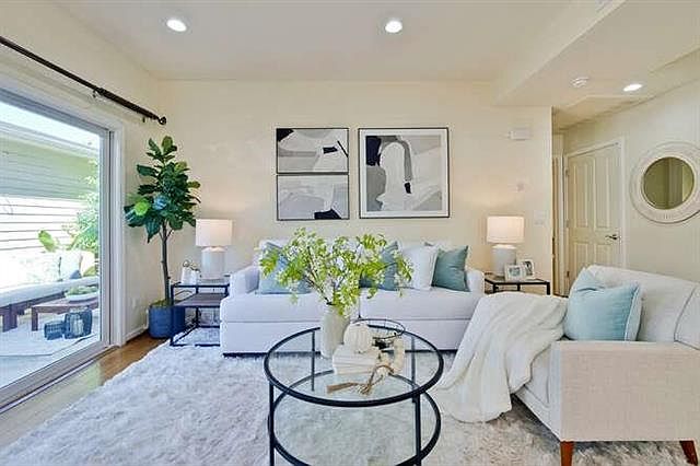 2BR/2BA Townhouse on Cottage Ct · Mountain View photo 3