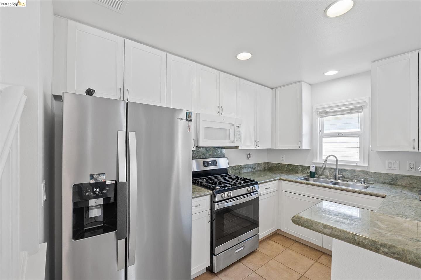 2BR/2BA Townhouse on Cottage Ct · Mountain View photo 5