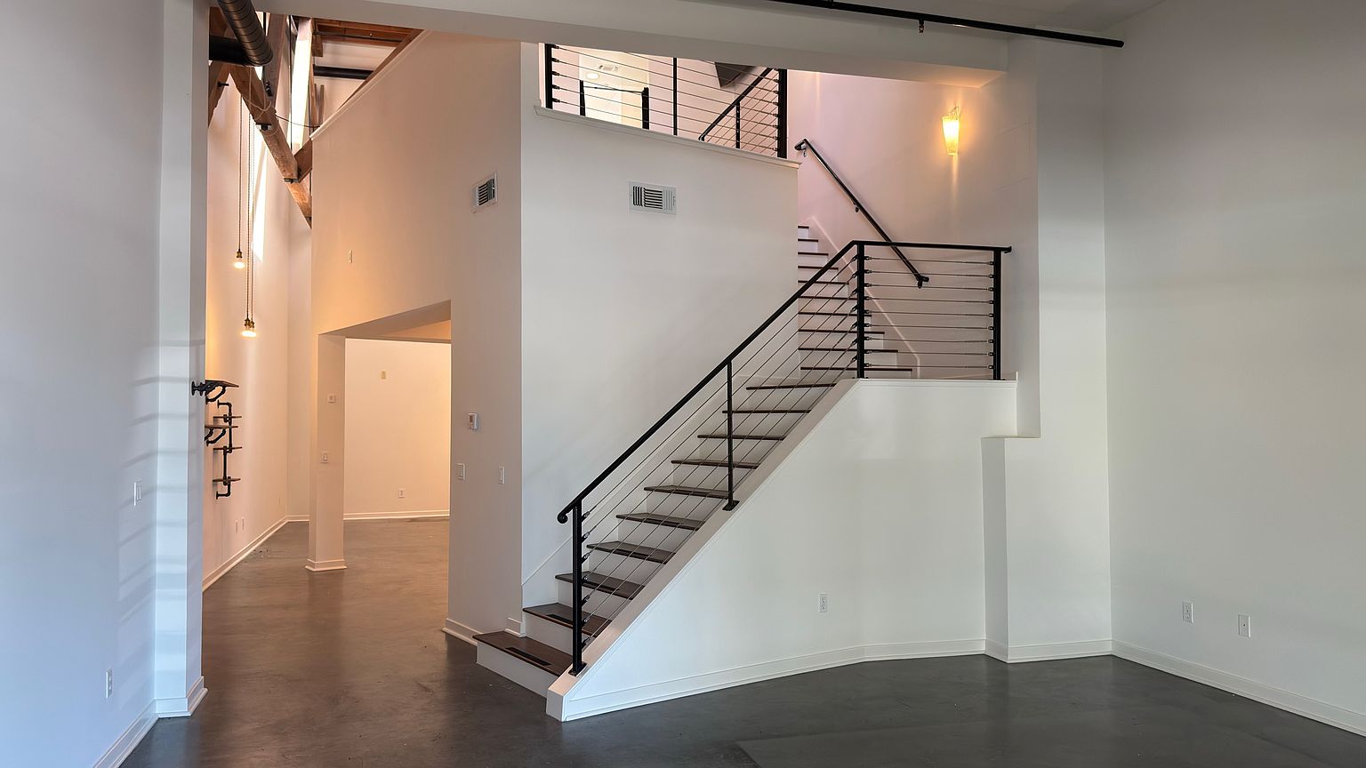 594 Manzana Pl photo 2